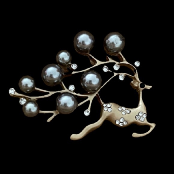 Reindeer Brooch NEW Rhinestones Faux Pearls Christmas Deer Holiday Matte Gold - Picture 2 of 11
